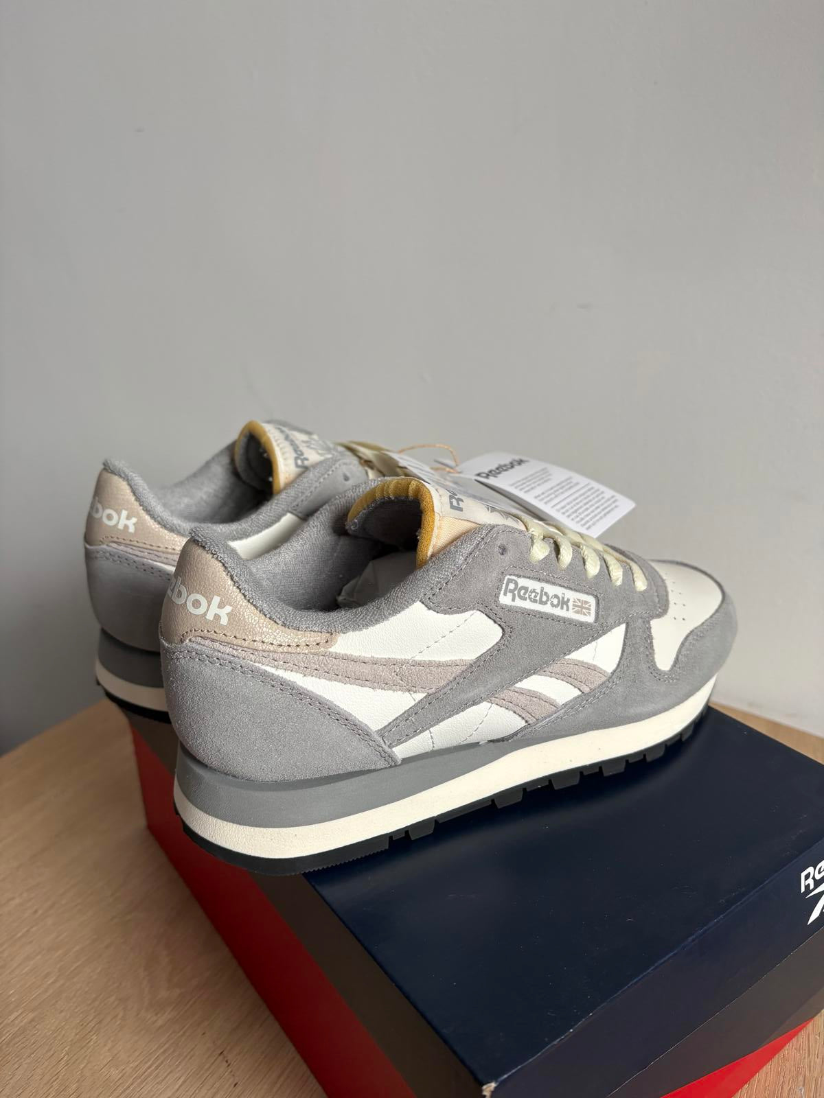 Reebok Classic Leather suede grey and white size UK 4.5
