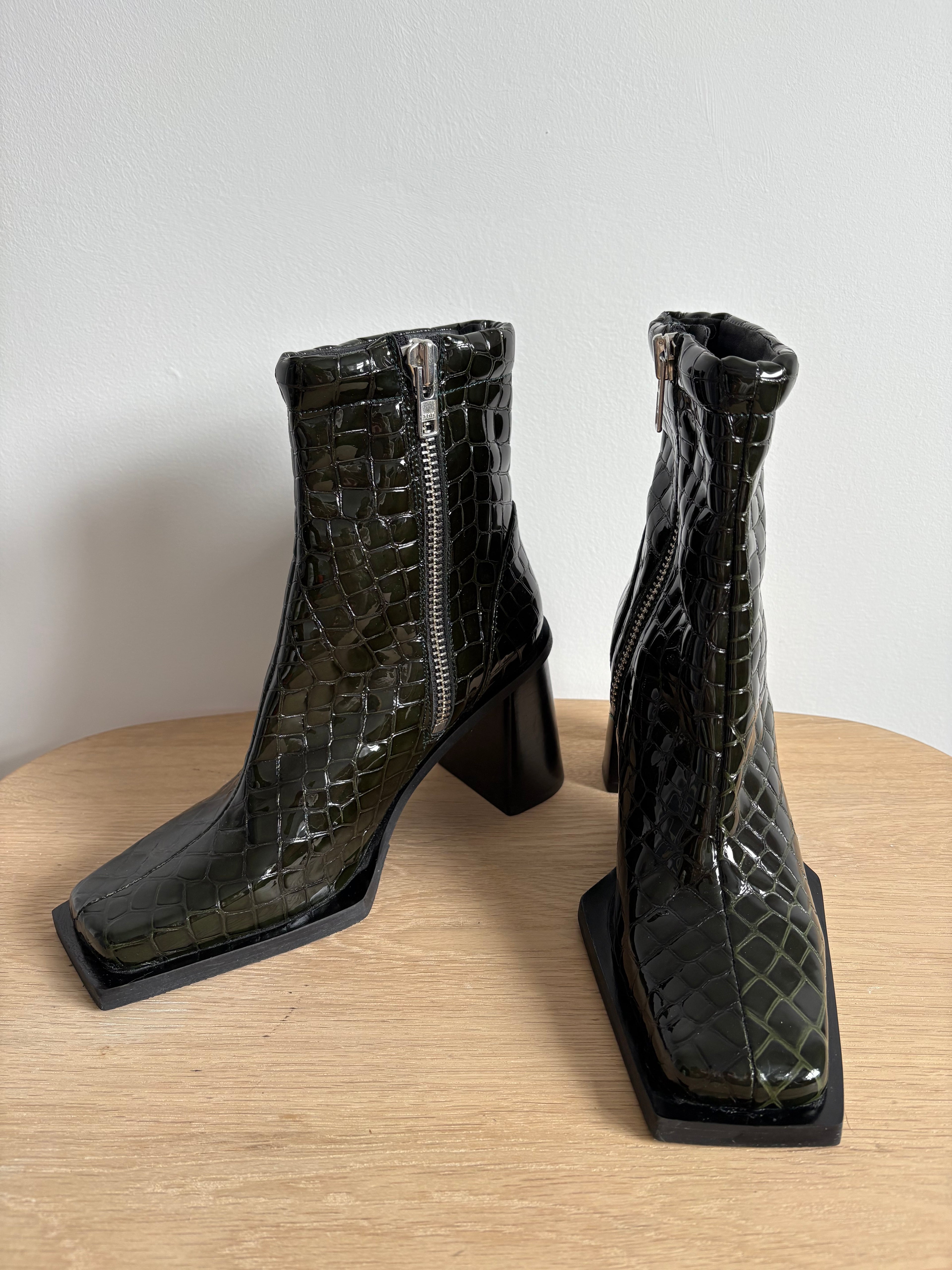 TOPSHOP block heel dark green patent leather textured ankle boots size 5