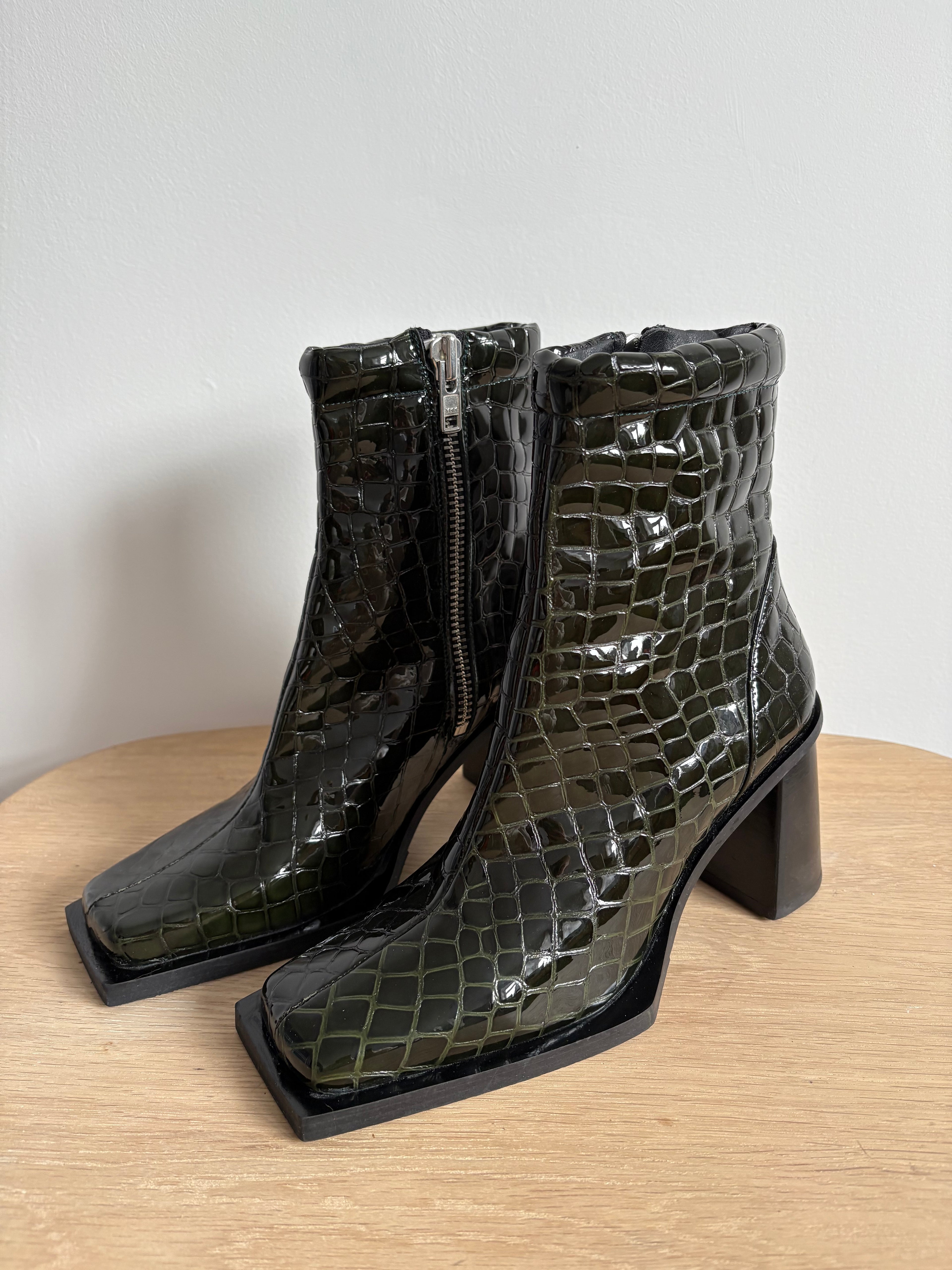 TOPSHOP block heel dark green patent leather textured ankle boots size 5