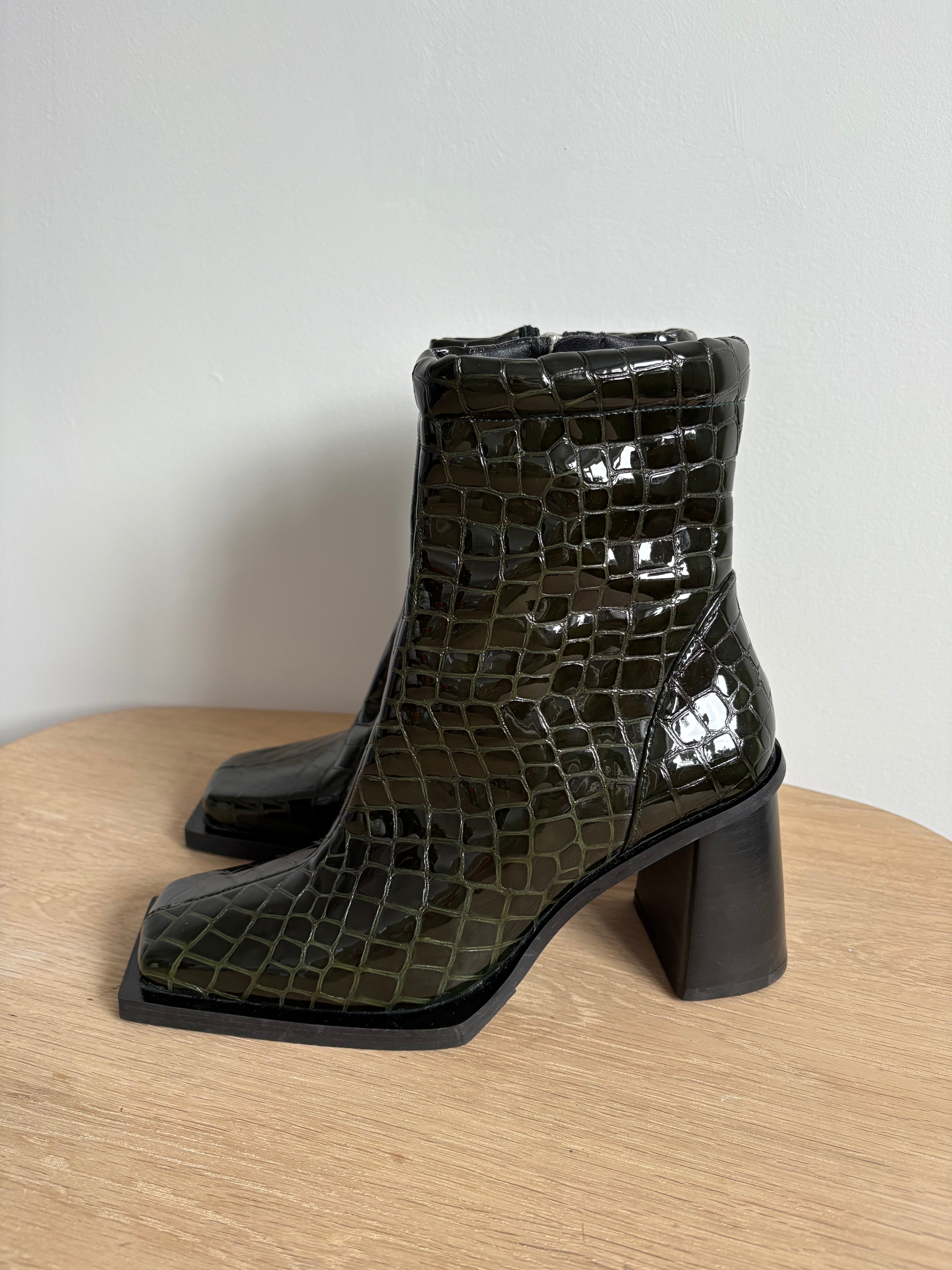 TOPSHOP block heel dark green patent leather textured ankle boots size 5